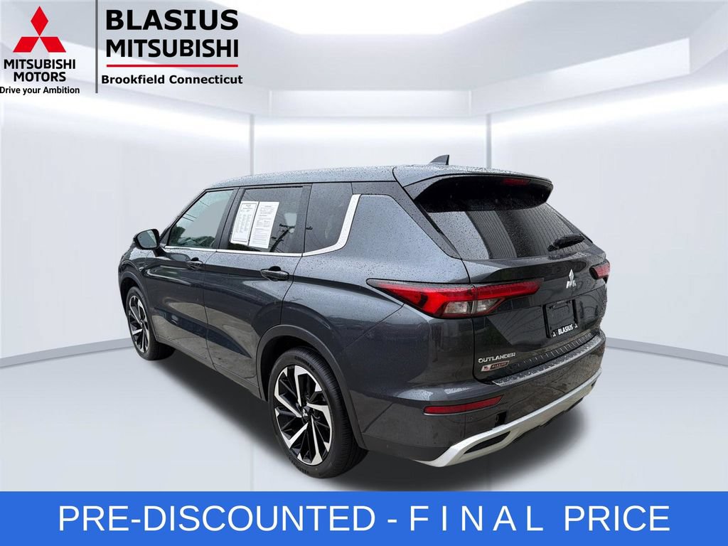 Used 2024 Mitsubishi Outlander SE FWD image 12