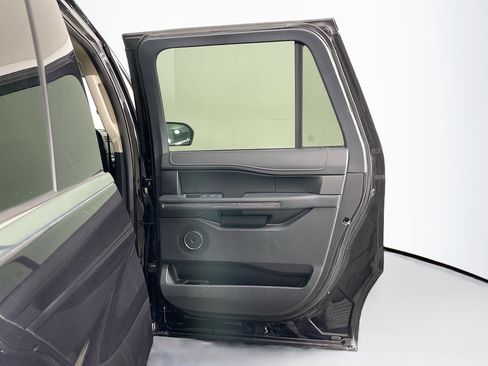Used 2024 Ford Expedition Max XLT image 32