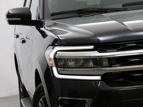 Used 2023 Ford Expedition Limited image 4