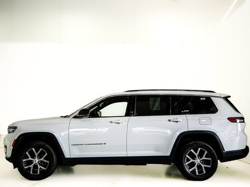 Used 2023 Jeep Grand Cherokee L Limited w/ Luxury Tech Group II AWD/4WD image 6