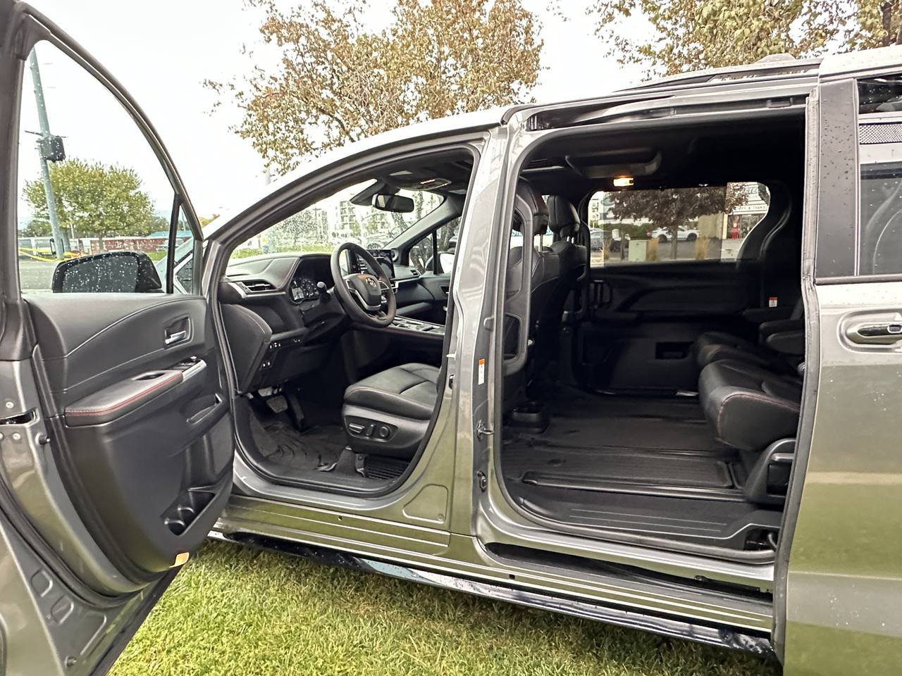 Used 2026 Toyota Sienna XSE AWD/4WD image 21
