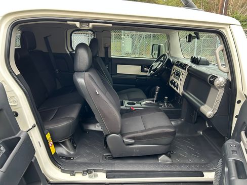 Used 2014 Toyota FJ Cruiser 4WD w/ Upgrade Package image 15