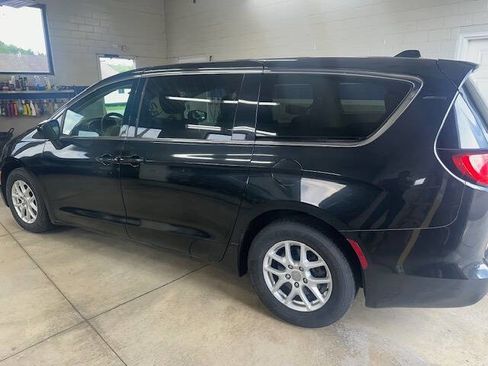 Used 2017 Chrysler Pacifica LX FWD image 5