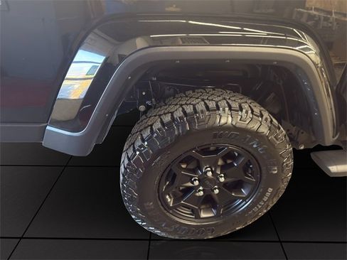 Used 2022 Jeep Gladiator Willys image 39