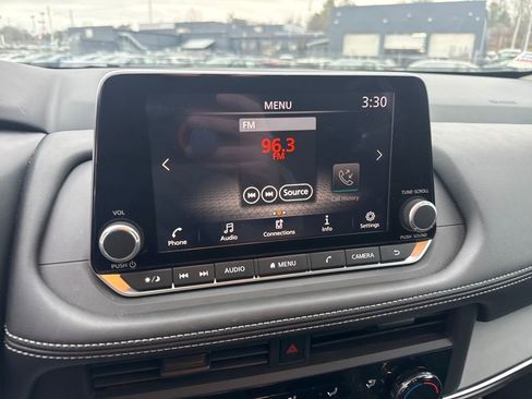 Used 2025 Nissan Rogue S image 20