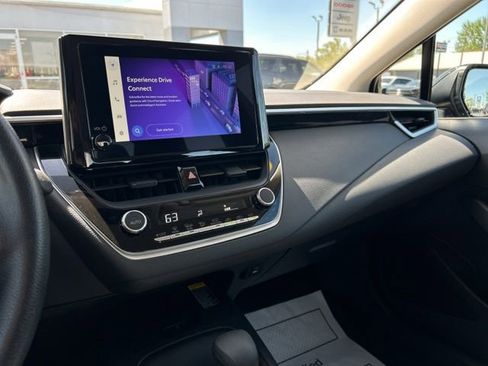 Used 2025 Toyota Corolla LE w/ LE Premium Package FWD image 33