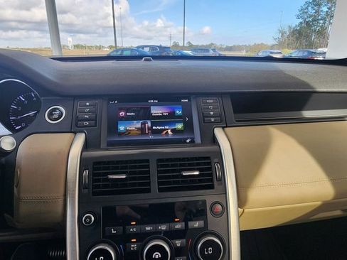 Used 2016 Land Rover Discovery Sport HSE image 12