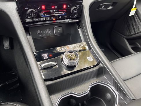 New 2025 Jeep Grand Cherokee L Limited image 35