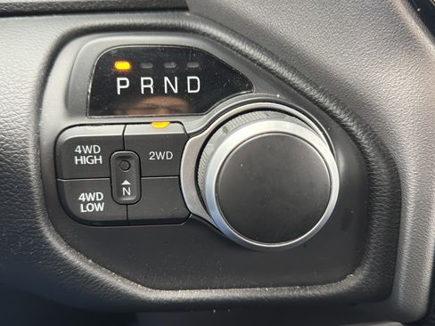 Used 2024 RAM 2500 Big Horn w/ Sport Appearance Package image 9