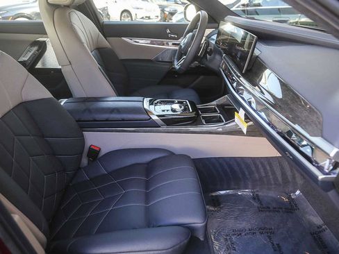 Used 2025 BMW 760i xDrive 760i xDrive w/ Executive Package image 13