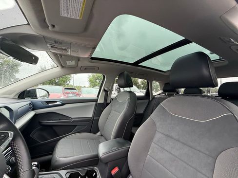 Used 2023 Volkswagen Taos SE w/ Panoramic Sunroof Package image 20