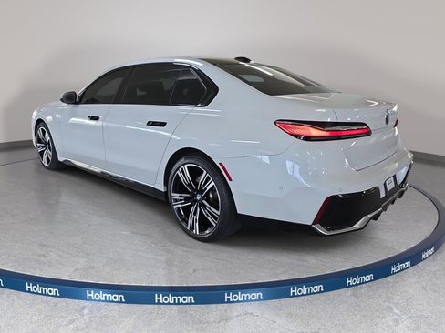 Used 2023 BMW 740i w/ Parking Assistance Package RWD image 9