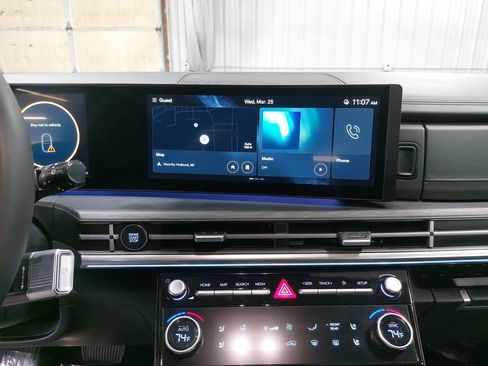 Certified 2025 Hyundai Santa Fe Limited AWD/4WD image 20