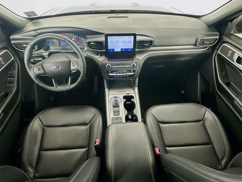 Used 2020 Ford Explorer XLT w/ Equipment Group 202A image 15