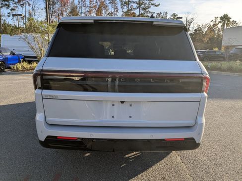 Certified 2025 Lincoln Navigator Reserve image 6