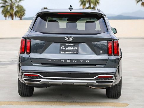 Used 2021 Kia Sorento S w/ Panoramic Sunroof Package image 6