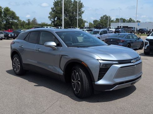 Used 2024 Chevrolet Blazer EV LT AWD/4WD image 9