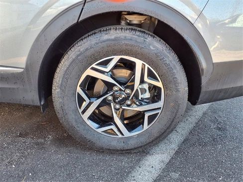 Used 2024 Kia Sportage LX image 7