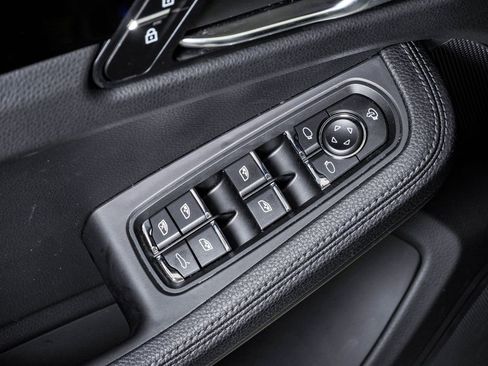 Certified 2025 Porsche Macan w/ Premium Package Plus AWD/4WD image 26