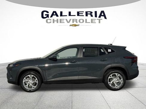New 2026 Chevrolet Trax LS w/ LS Convenience Package FWD image 4