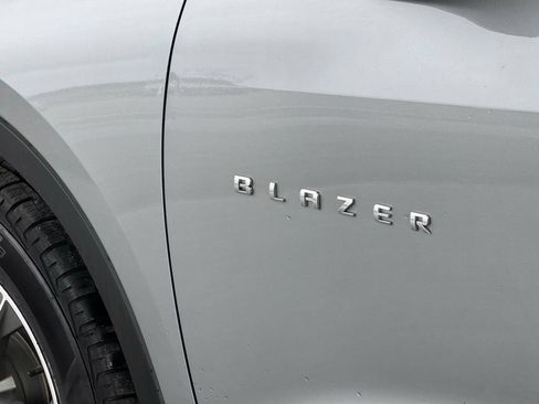 Used 2023 Chevrolet Blazer LT AWD/4WD image 5