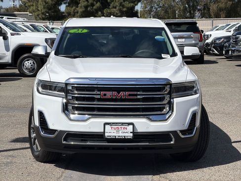 Used 2023 GMC Acadia SLE FWD image 2