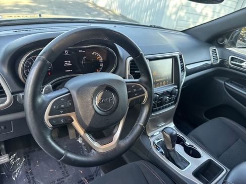 Used 2017 Jeep Grand Cherokee Laredo image 16