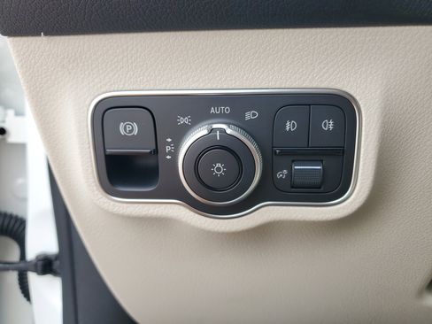 Used 2026 Mercedes-Benz GLB 250 image 35