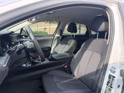 Used 2022 Kia K5 LX FWD image 5