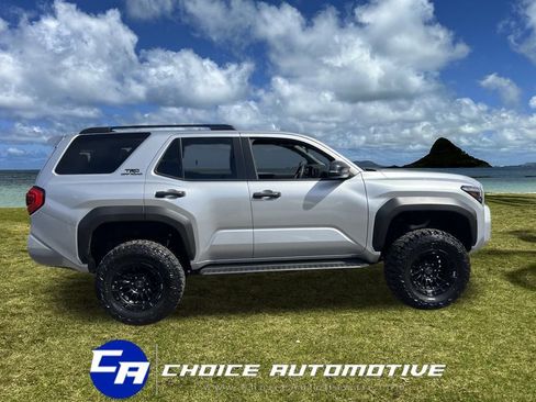 Used 2025 Toyota 4Runner TRD Off-Road image 9