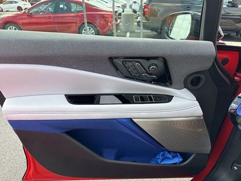 Used 2025 Cadillac Optiq Sport 2 image 21