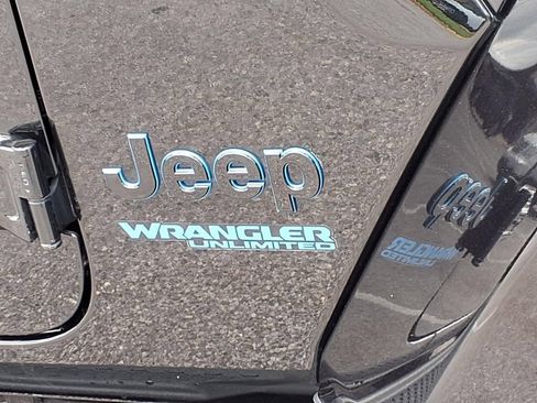 Used 2021 Jeep Wrangler Unlimited Sahara AWD/4WD image 11