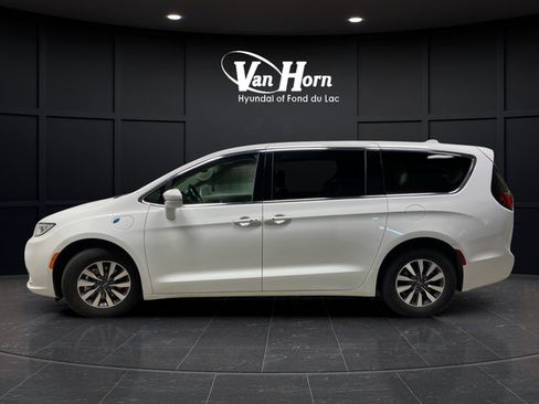 Used 2022 Chrysler Pacifica Touring-L FWD image 4