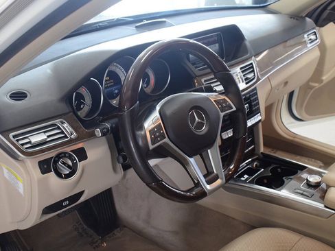 Used 2014 Mercedes-Benz E 550 4MATIC Sedan image 21