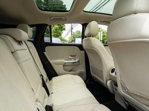 Used 2022 Mercedes-Benz GLA 250 4MATIC w/ Premium Package Lite image 19