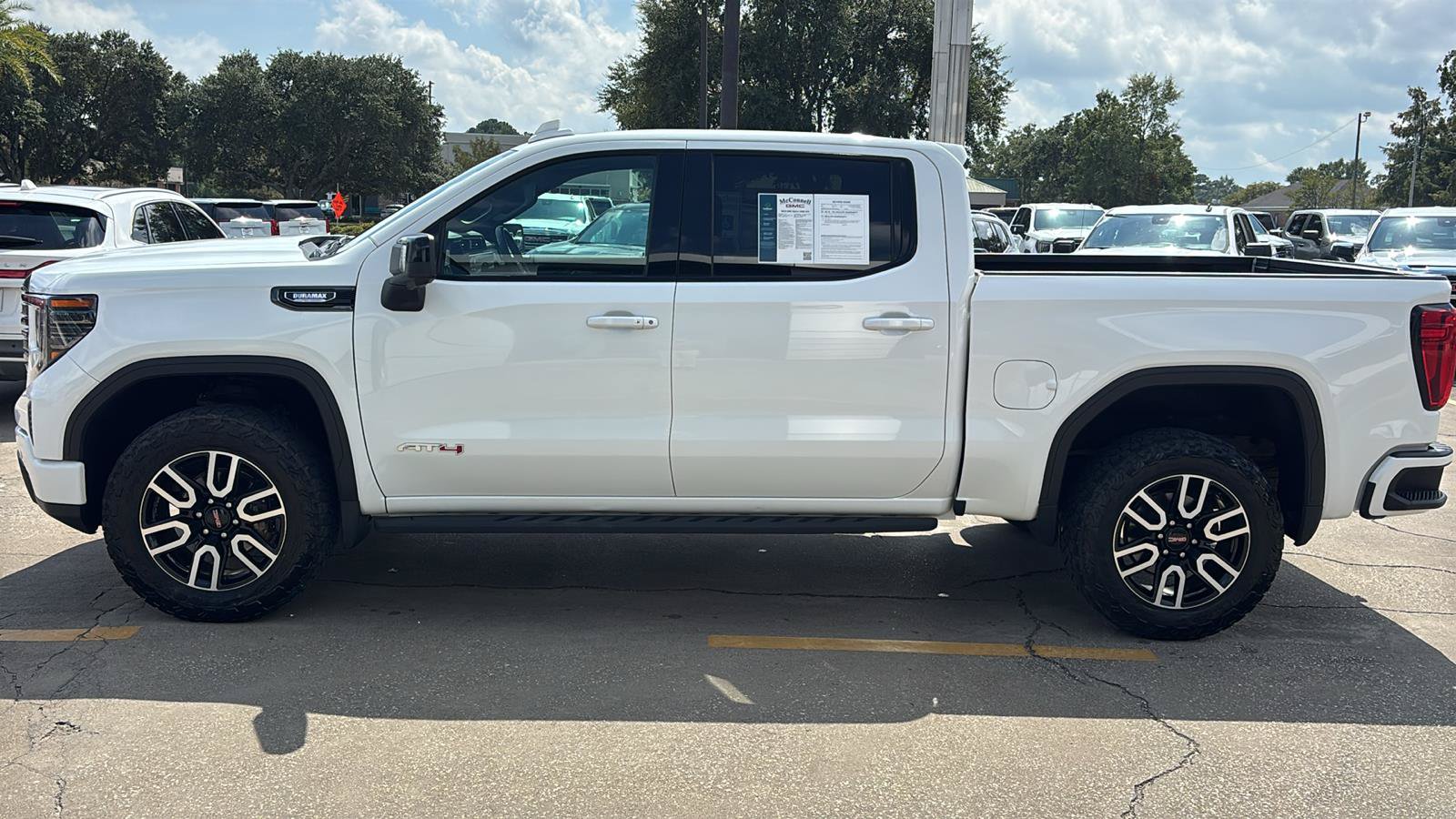 Used 2023 GMC Sierra 1500 AT4 w/ AT4 Premium Package AWD/4WD image 4