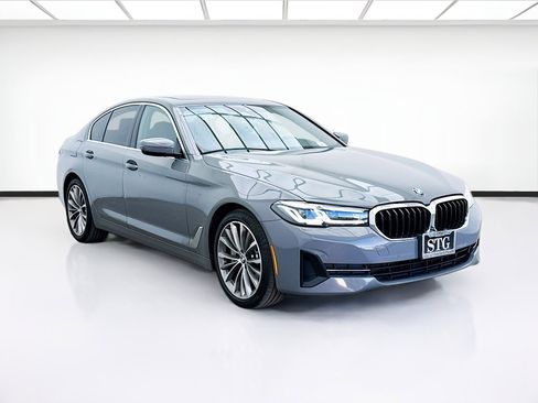 Used 2021 BMW 530i w/ Convenience Package image 3