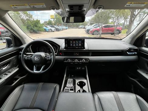 Used 2025 Honda Pilot Touring image 10