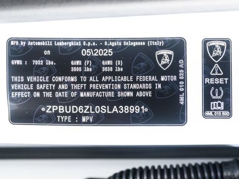 Used 2025 Lamborghini Urus SE AWD/4WD image 89