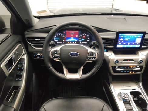 Used 2020 Ford Explorer XLT w/ Equipment Group 202A RWD image 22