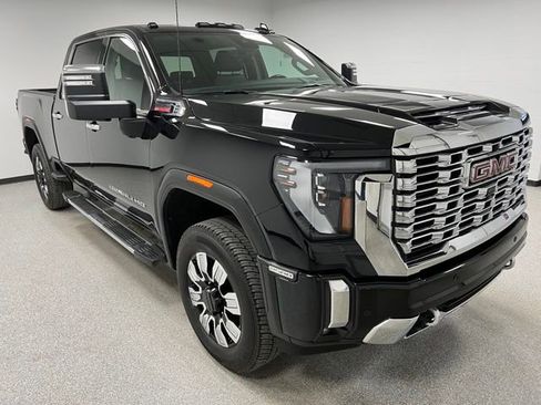 Used 2024 GMC Sierra 2500 Denali w/ Technology Package image 2