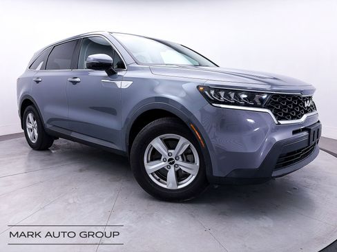 Used 2022 Kia Sorento LX image 1
