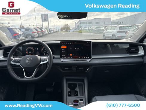 New 2025 Volkswagen Tiguan SE image 14