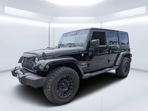 Used 2016 Jeep Wrangler Unlimited Sahara w/ Connectivity Group AWD/4WD image 7