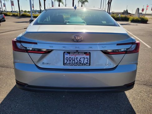 Used 2025 Toyota Camry LE FWD image 5