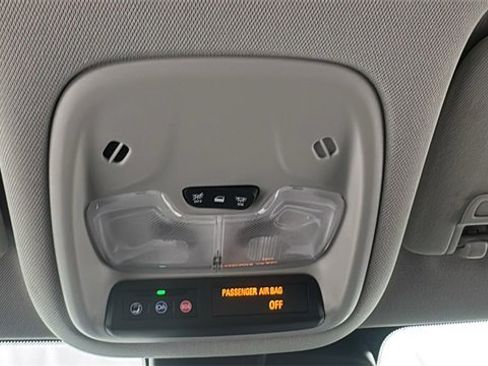 Used 2025 Chevrolet TrailBlazer LT w/ Driver Confidence Package image 29