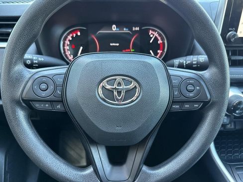 Used 2025 Toyota RAV4 XLE AWD/4WD image 16