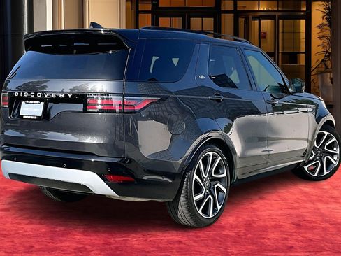 Used 2024 Land Rover Discovery Metropolitan Edition image 12
