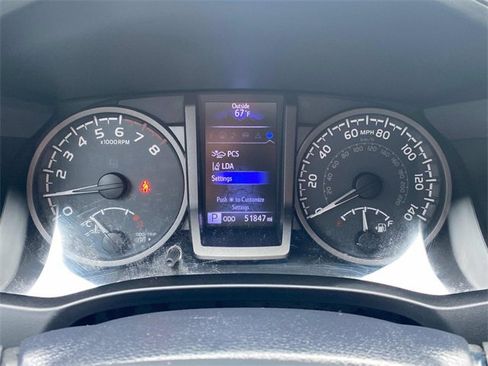 Used 2018 Toyota Tacoma TRD Sport image 18