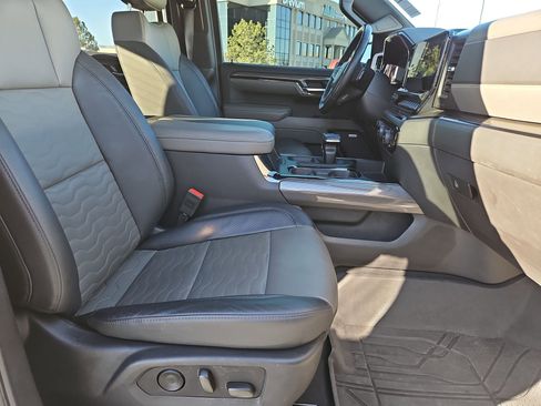 Used 2023 Chevrolet Silverado 1500 ZR2 w/ Technology Package image 32